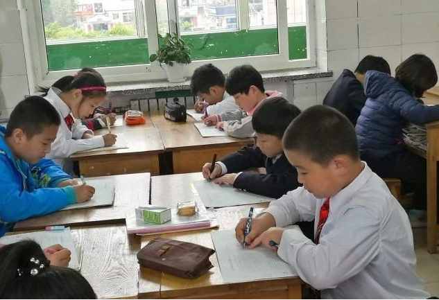 小学生作文《假如我是奥特曼》，角度清奇有趣，老师看后笑出眼泪