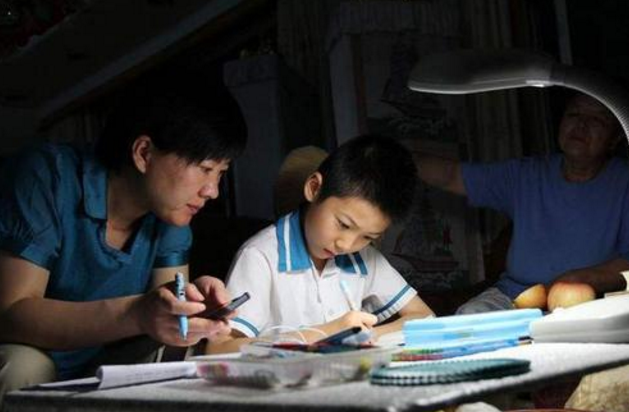 小学生作文《假如我是奥特曼》，角度清奇有趣，老师看后笑出眼泪
