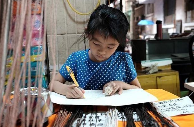 小学生作文《假如我是奥特曼》，角度清奇有趣，老师看后笑出眼泪