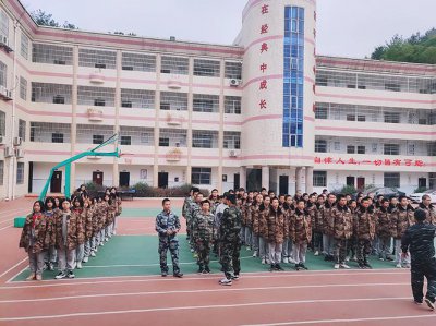 ​全封闭学校好吗（孩子上封闭学校好不好）