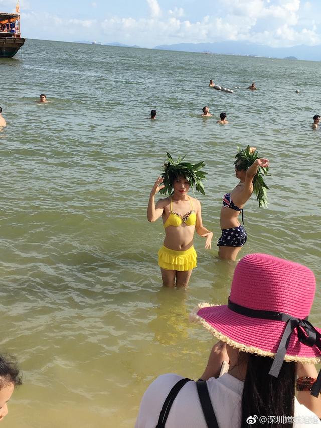 凤姐的小动作（凤姐一个粉饼用三年这得用成什么样）(12)