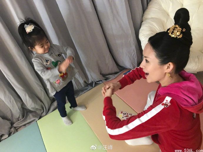 章子怡女儿照片曝光 章子怡女儿叫什么？
