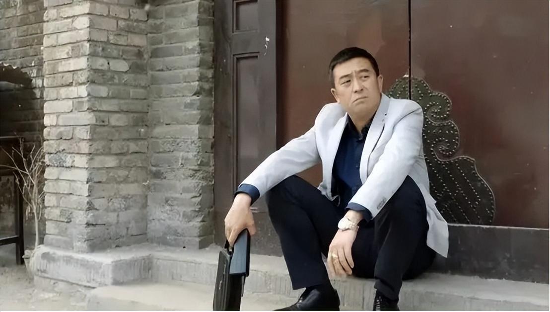 张嘉译个人资料简介（20年后，再看张嘉译的婚姻，才知道当初他和杜珺离婚为何如此坚决）