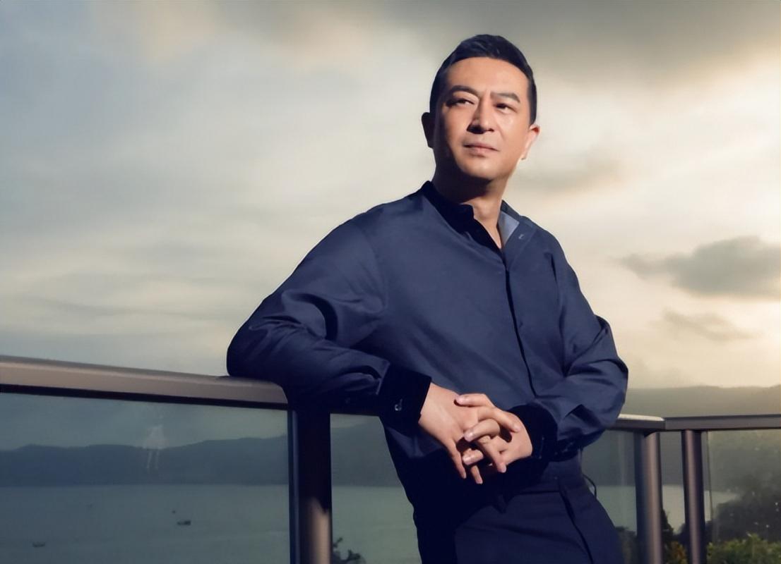 张嘉译个人资料简介（20年后，再看张嘉译的婚姻，才知道当初他和杜珺离婚为何如此坚决）