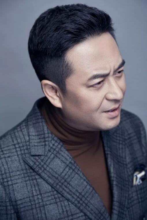 张嘉译个人资料简介（20年后，再看张嘉译的婚姻，才知道当初他和杜珺离婚为何如此坚决）