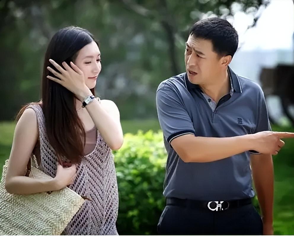 张嘉译个人资料简介（20年后，再看张嘉译的婚姻，才知道当初他和杜珺离婚为何如此坚决）