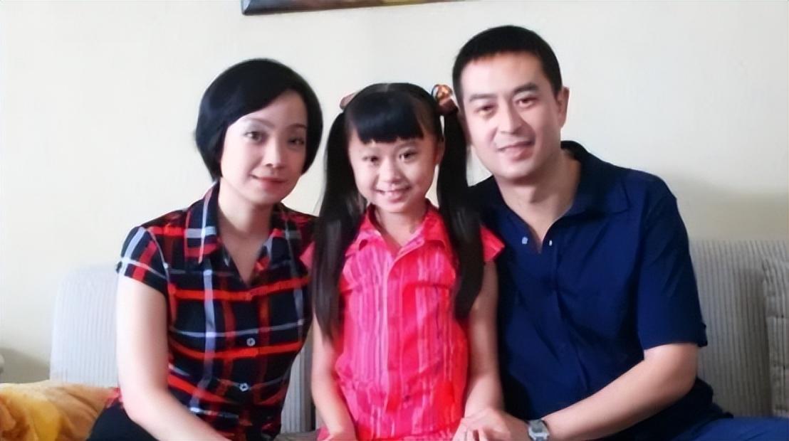 张嘉译个人资料简介（20年后，再看张嘉译的婚姻，才知道当初他和杜珺离婚为何如此坚决）