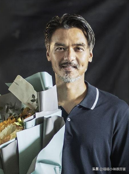 好丈夫冯德伦的个人资料简介：爱舒淇18年不离不弃，不勉强她生孩子，把她宠成宝