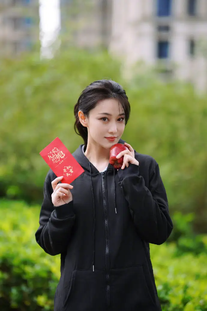 张馨予个人资料及简介（著名演员张馨予：嫁何捷当军嫂，婚后生一女，日子红红火火有滋味）