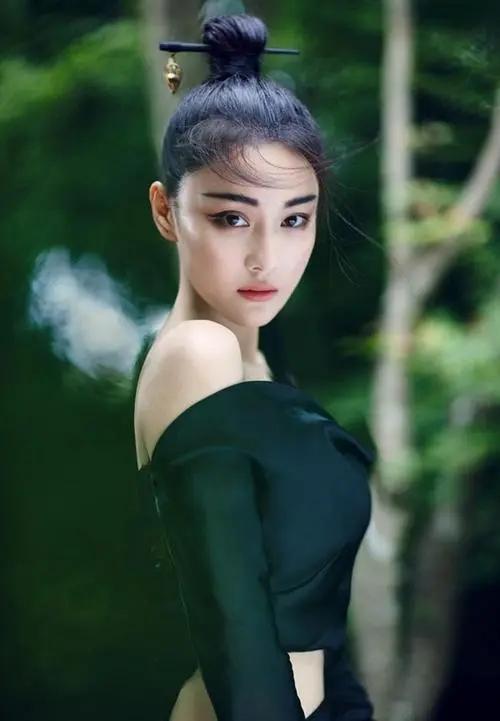 张馨予个人资料及简介（著名演员张馨予：嫁何捷当军嫂，婚后生一女，日子红红火火有滋味）