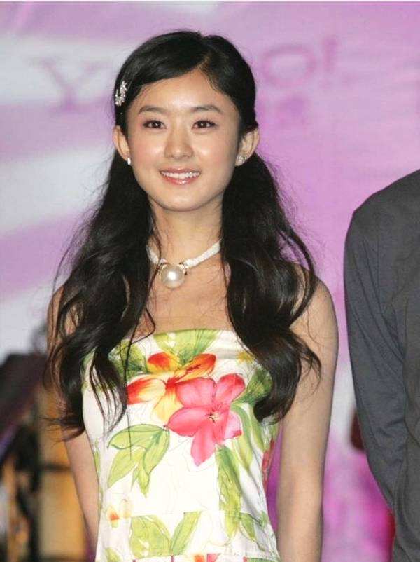 冯绍峰个人资料简介 离婚3年后，再看赵丽颖和他的处境，两人的差距一目了然