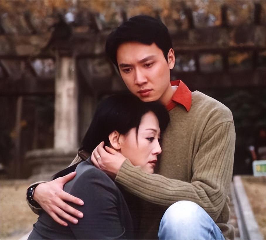 冯绍峰个人资料简介 离婚3年后，再看赵丽颖和他的处境，两人的差距一目了然