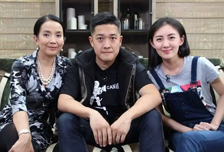 著名演员吕丽萍的个人资料简介：结婚又离婚，甘当儿子爱情导师，幸福升级做婆婆