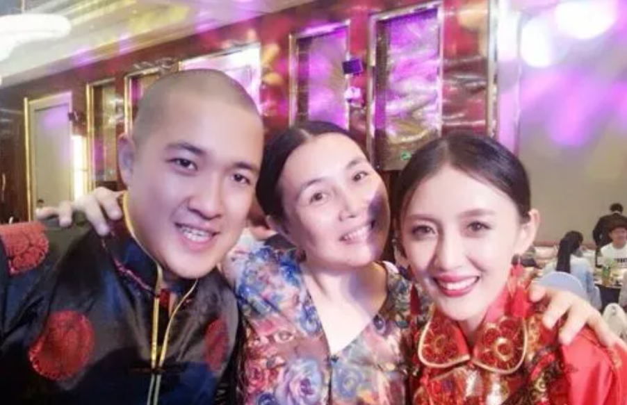 著名演员吕丽萍的个人资料简介：结婚又离婚，甘当儿子爱情导师，幸福升级做婆婆