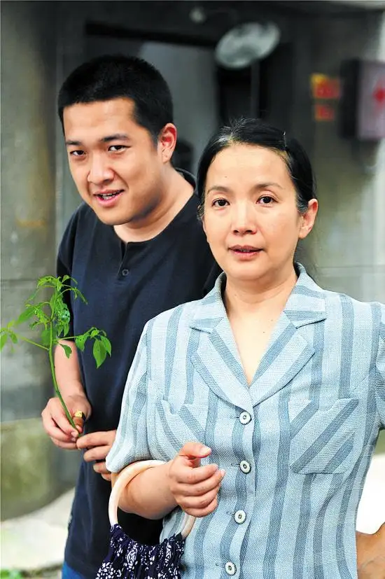 著名演员吕丽萍的个人资料简介：结婚又离婚，甘当儿子爱情导师，幸福升级做婆婆