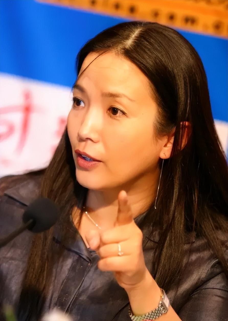 著名演员吕丽萍的个人资料简介：结婚又离婚，甘当儿子爱情导师，幸福升级做婆婆