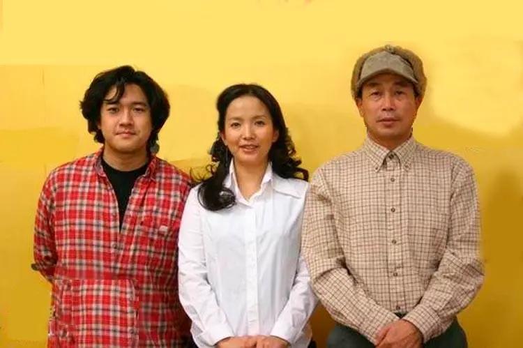 著名演员吕丽萍的个人资料简介：结婚又离婚，甘当儿子爱情导师，幸福升级做婆婆