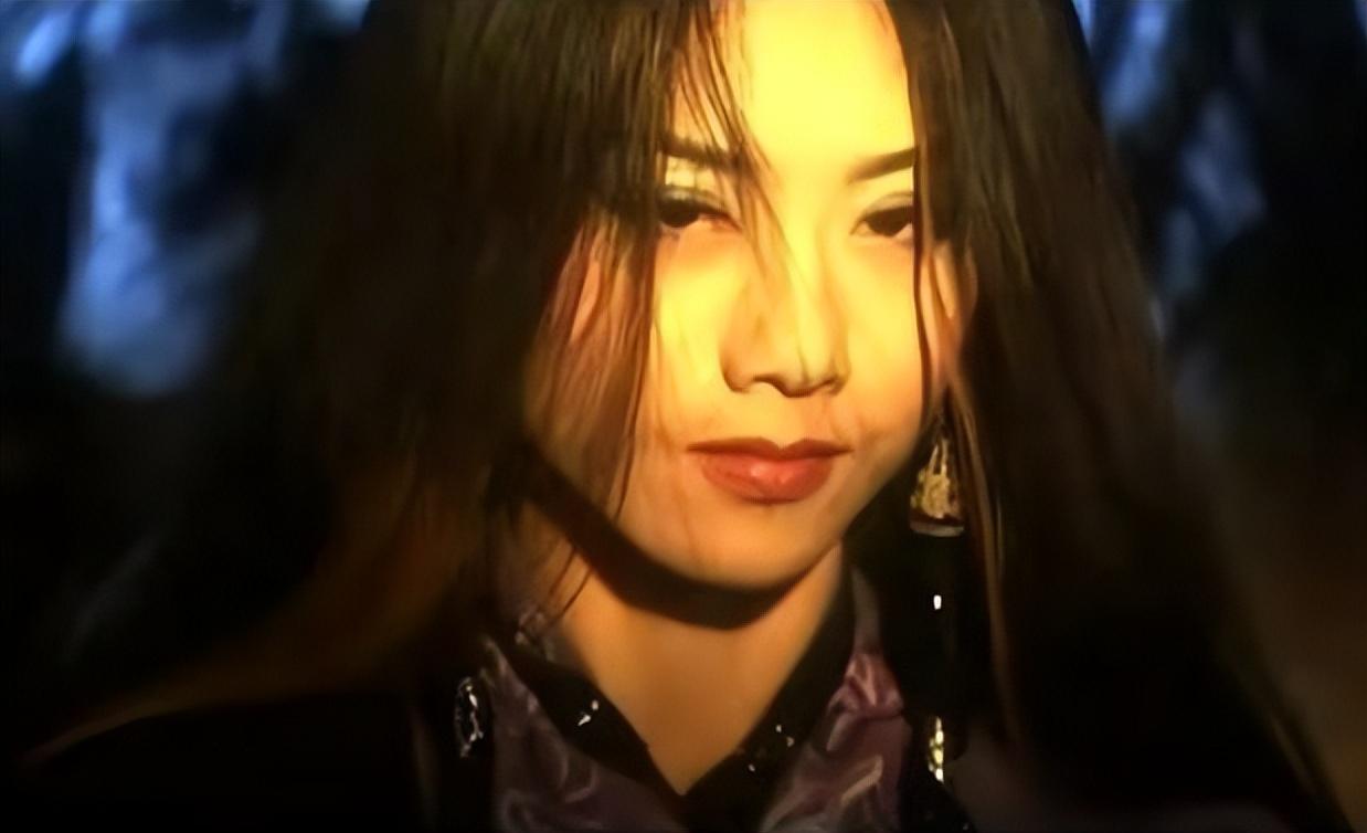 杨丽萍简介个人资料（63岁无儿女、无老伴、如今舞蹈也没了，杨丽萍的人生是成功的吗？）