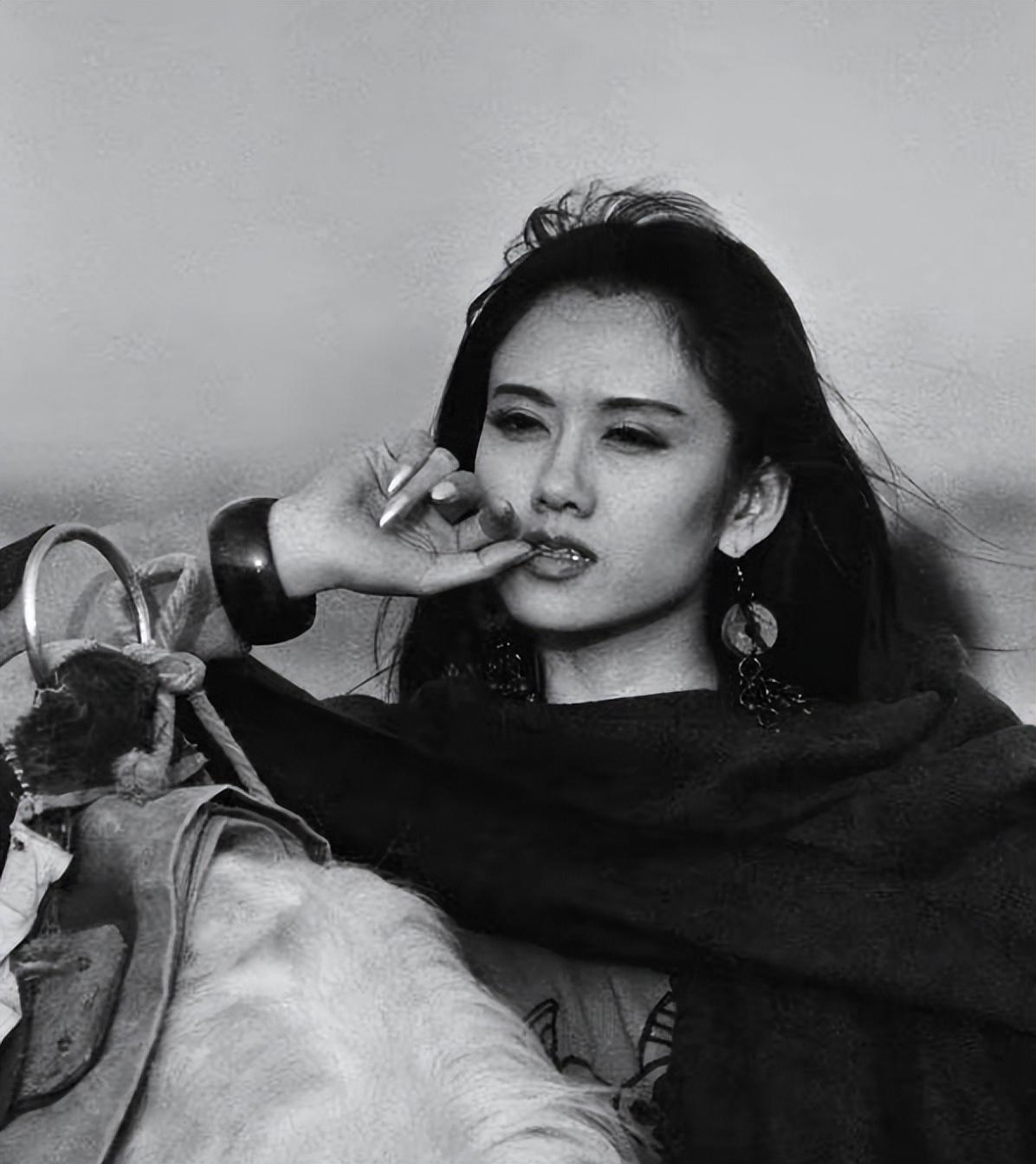 杨丽萍简介个人资料（63岁无儿女、无老伴、如今舞蹈也没了，杨丽萍的人生是成功的吗？）