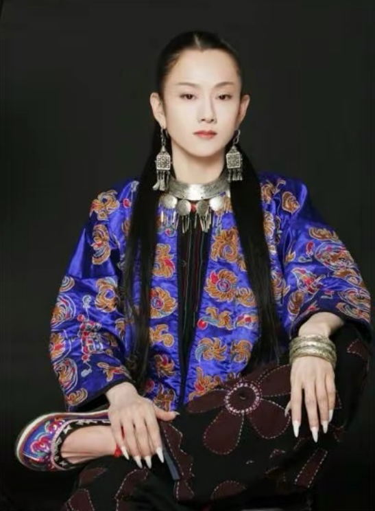 杨丽萍简介个人资料（63岁无儿女、无老伴、如今舞蹈也没了，杨丽萍的人生是成功的吗？）