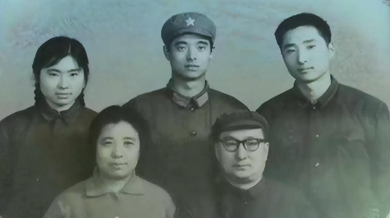 陈佩斯个人资料简介及 “小品之王”：被封杀24年，穷到开荒种地，到底得罪了谁？