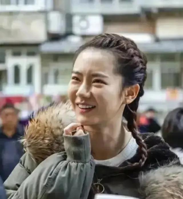 戚薇新剧无滤镜！被吐槽皮肤黑糙！戚薇开滤镜恢复少女颜调侃自己
