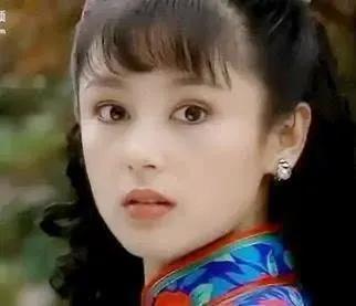 陈红个人资料: “中年美妇”陈红：28岁嫁给陈凯歌，生两个孩子，54岁还是少女