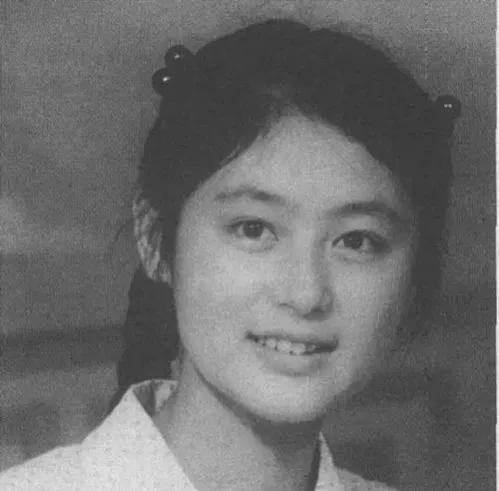 陈红个人资料: “中年美妇”陈红：28岁嫁给陈凯歌，生两个孩子，54岁还是少女