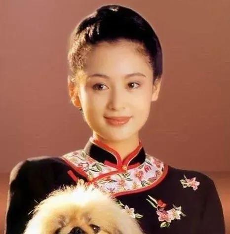 陈红个人资料: “中年美妇”陈红：28岁嫁给陈凯歌，生两个孩子，54岁还是少女