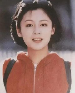 ​陈红个人资料: “中年美妇”陈红：28岁嫁给陈凯歌，生两个孩子，54岁还是少女
