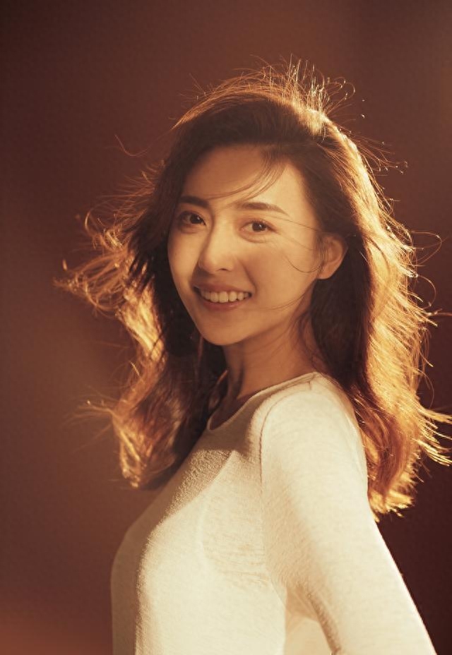 张舒越个人资料 ：从哈尔滨走出的央视美女主持人