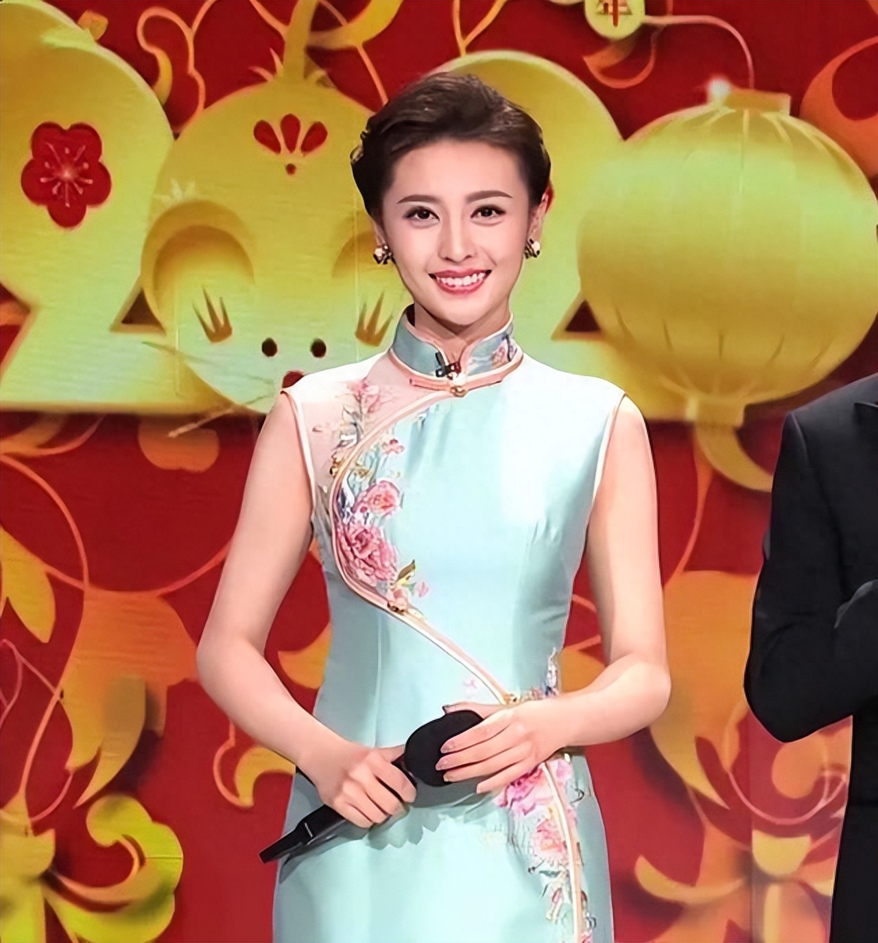 张舒越个人资料 ：从哈尔滨走出的央视美女主持人