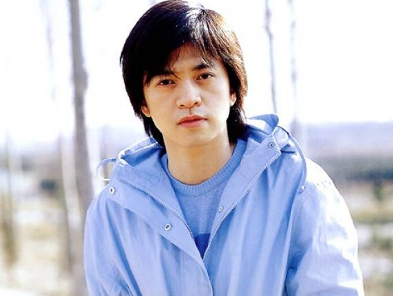 李健个人资料及简历介绍（李健：10岁邂逅妻子，结婚20多年无房无子，他为何如此“清醒”？）