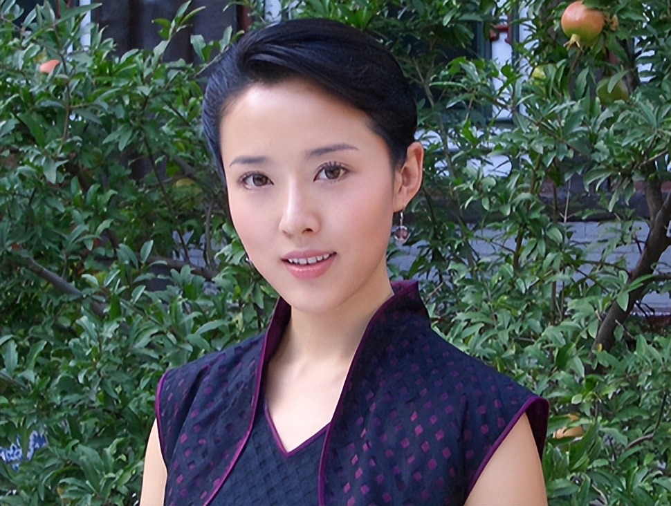 演员颜丹晨个人资料：嫁给没名气小丈夫，44岁高龄生子，如今生活幸福美满