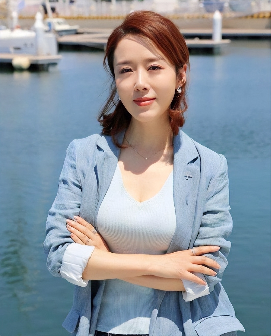 演员颜丹晨个人资料：嫁给没名气小丈夫，44岁高龄生子，如今生活幸福美满
