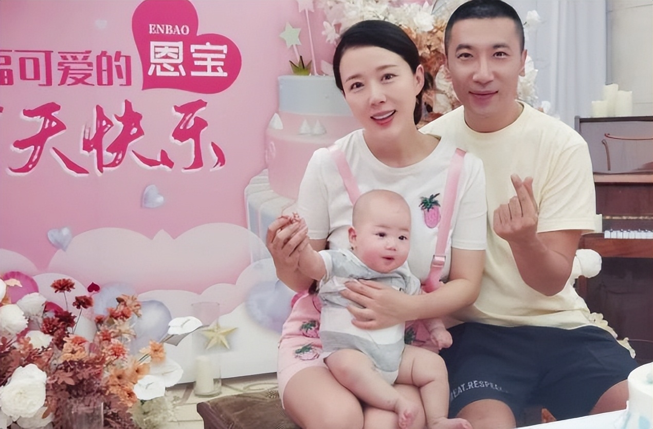 演员颜丹晨个人资料：嫁给没名气小丈夫，44岁高龄生子，如今生活幸福美满