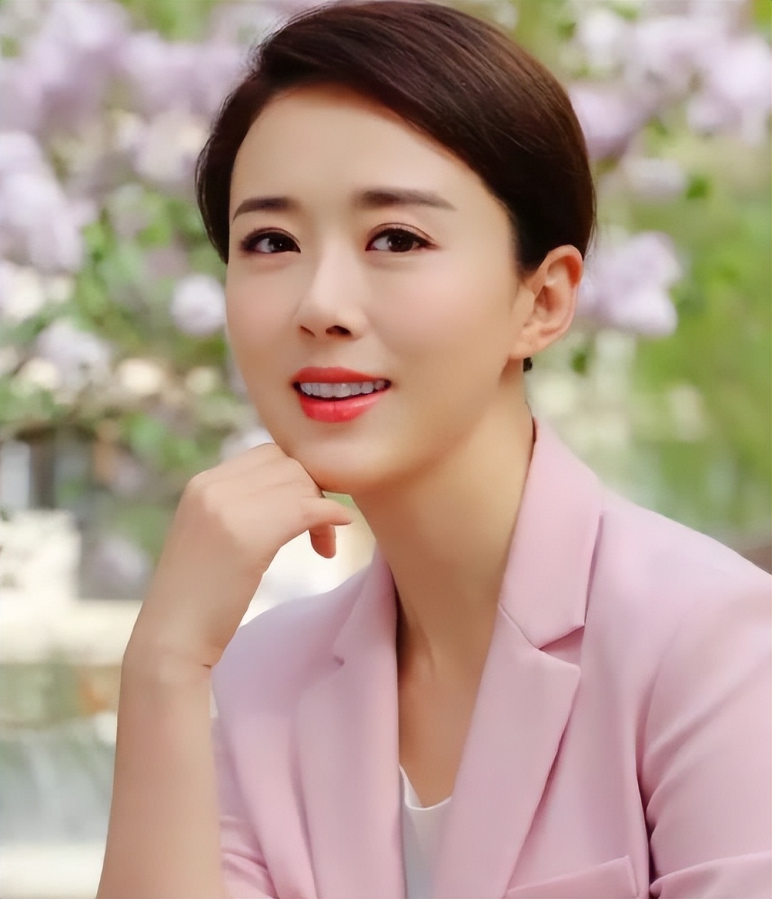 演员颜丹晨个人资料：嫁给没名气小丈夫，44岁高龄生子，如今生活幸福美满