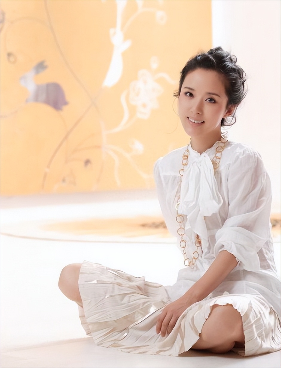 演员颜丹晨个人资料：嫁给没名气小丈夫，44岁高龄生子，如今生活幸福美满