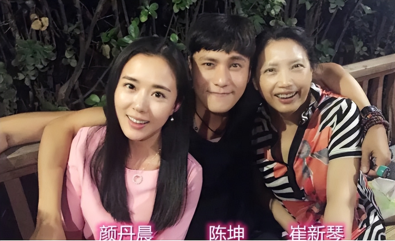 演员颜丹晨个人资料：嫁给没名气小丈夫，44岁高龄生子，如今生活幸福美满
