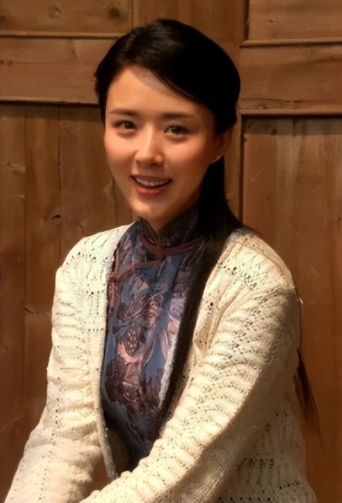 演员颜丹晨个人资料：嫁给没名气小丈夫，44岁高龄生子，如今生活幸福美满