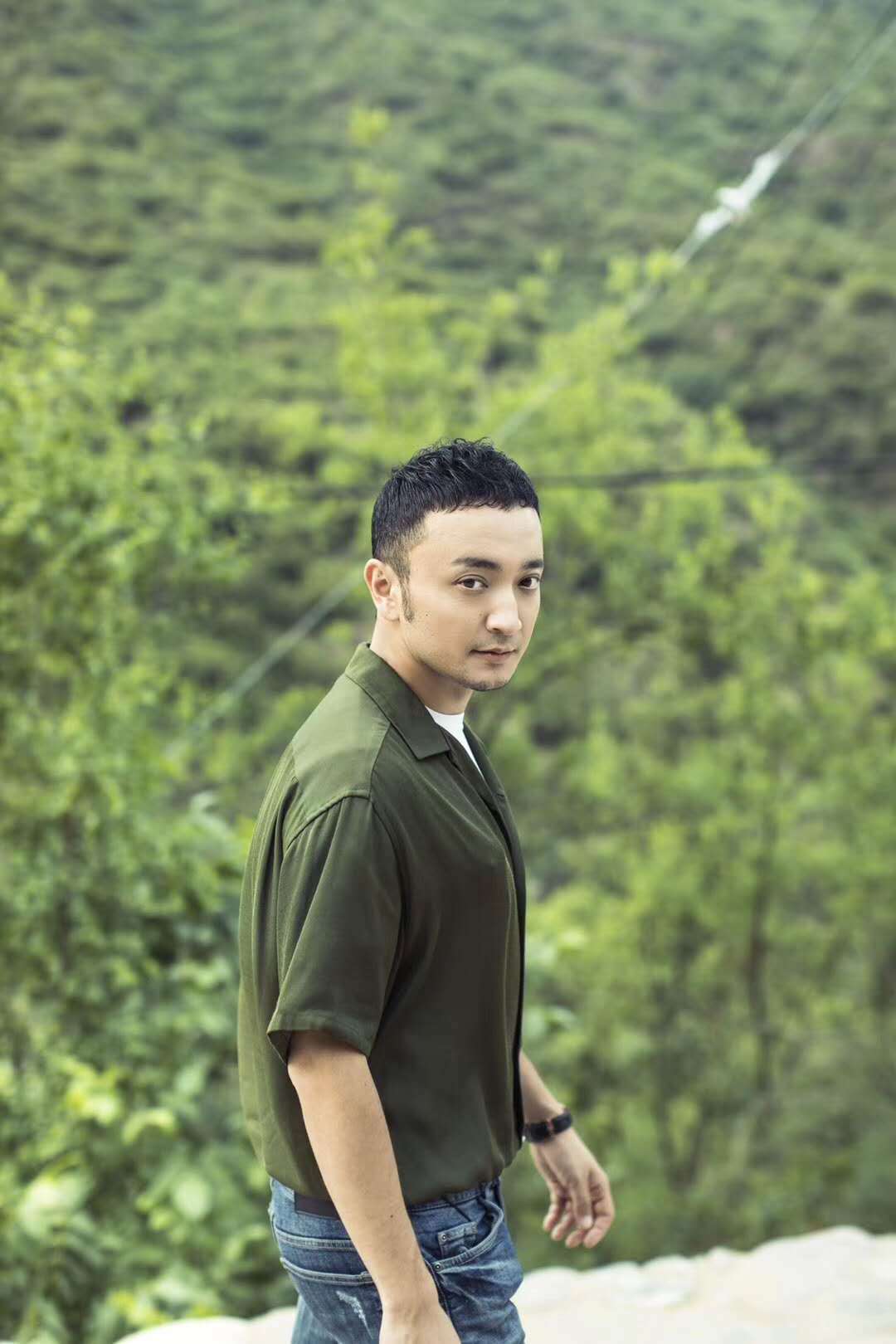 小尼个人资料：离婚传得沸沸扬扬，夹缝中的他有烦恼