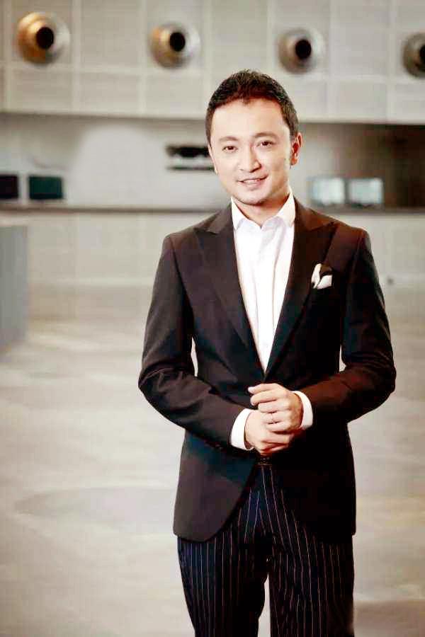 小尼个人资料：离婚传得沸沸扬扬，夹缝中的他有烦恼