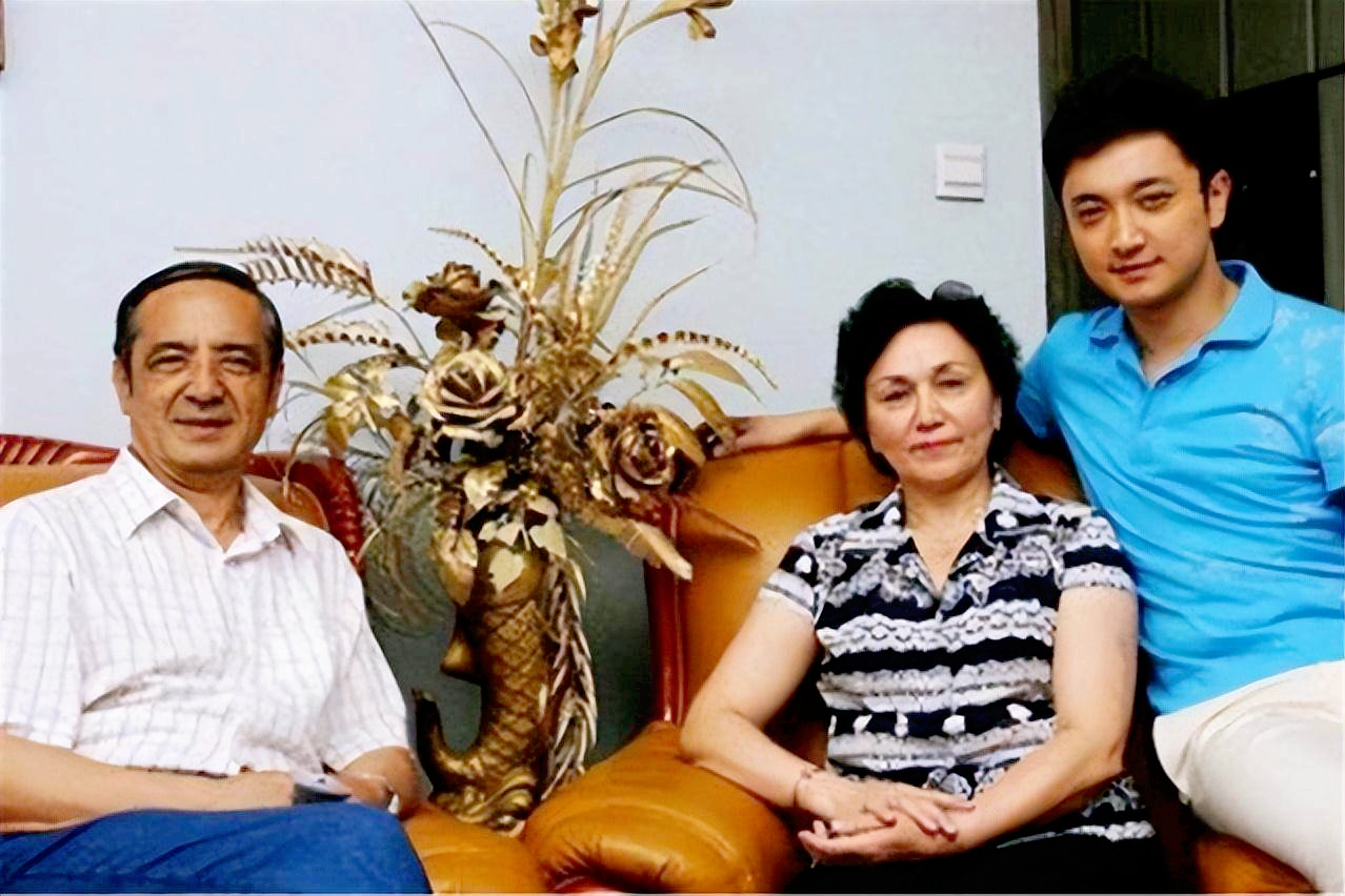 小尼个人资料：离婚传得沸沸扬扬，夹缝中的他有烦恼