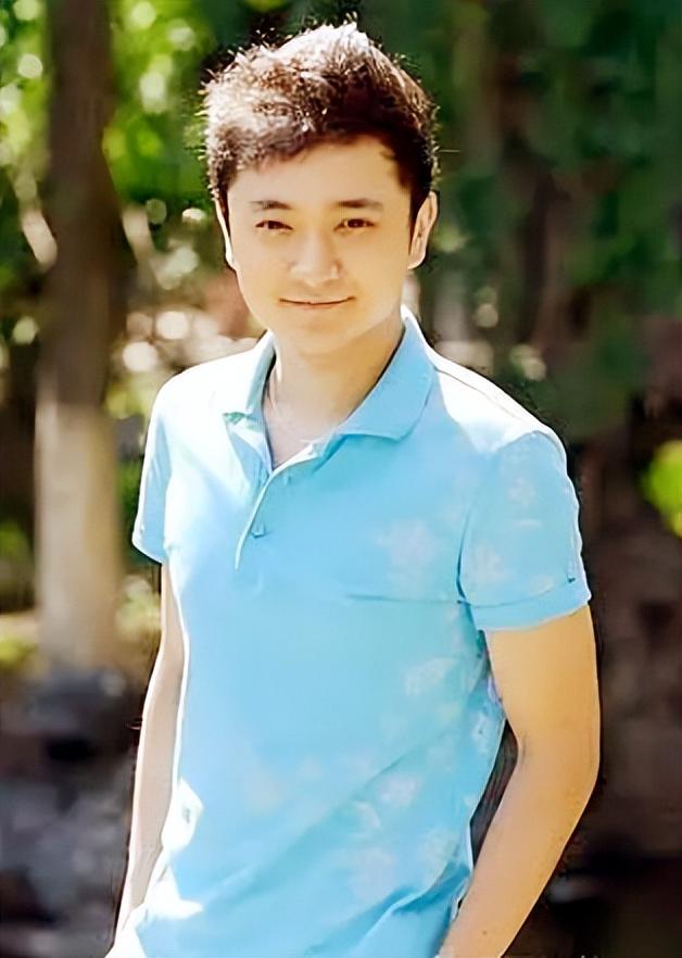 小尼个人资料：离婚传得沸沸扬扬，夹缝中的他有烦恼