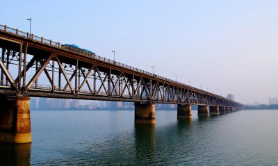 ​钱塘江大桥是谁设计的（茅以升造“钱塘江大桥”时，为何要特意留个大洞？）