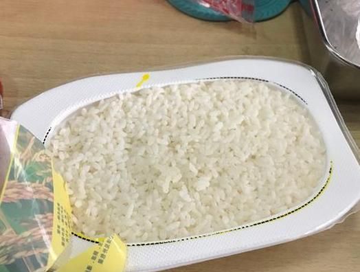 小样自热米饭怎么弄 步骤