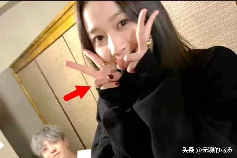 关晓彤鹿晗在日本过年,最新情侣合影曝光,酒店住一晚近万元惹争议