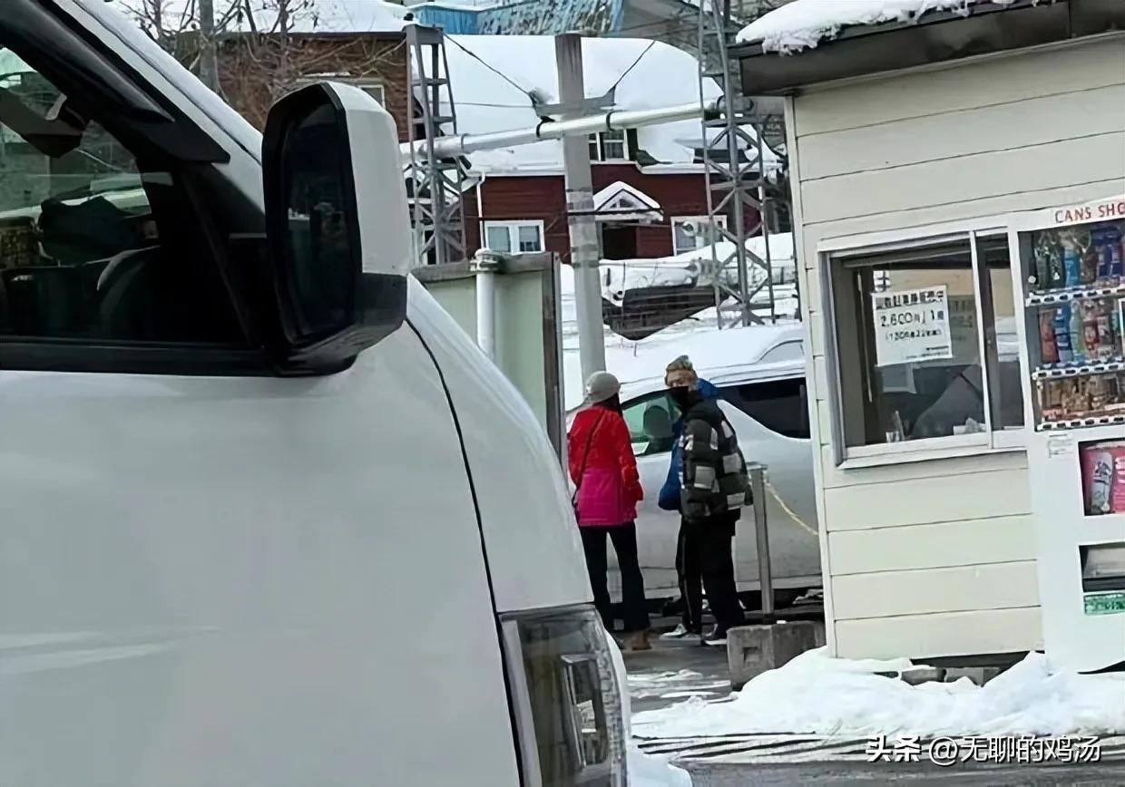 关晓彤鹿晗在日本过年,最新情侣合影曝光,酒店住一晚近万元惹争议