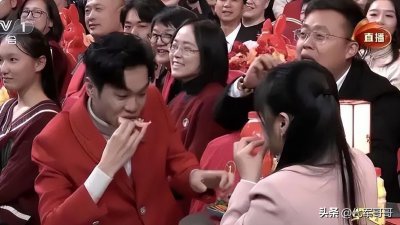 ​张若昀因春晚两次上热搜！曾与父亲对簿公堂，娶唐艺昕生活很幸福