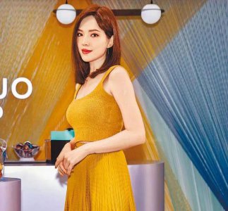 ​官宣！闪嫁顶级渣男，全网劝分，婚礼都没办就怀上了？